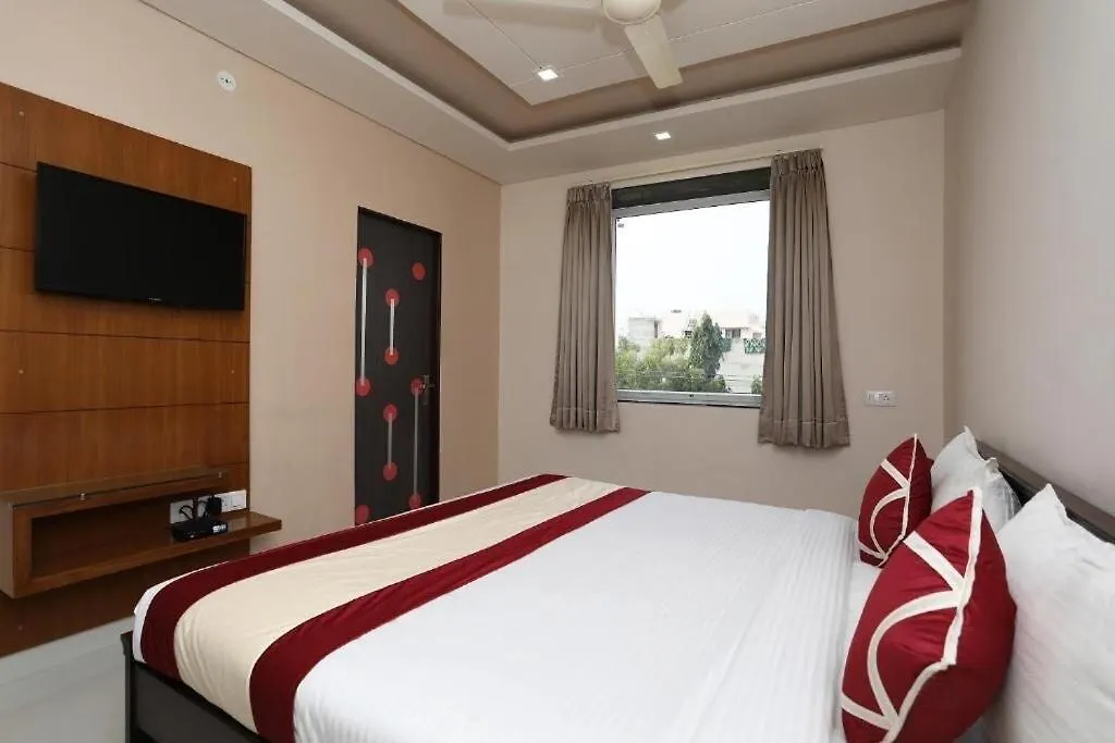 Hotel O Lotus Inn New Delhi